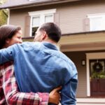 Tips Membeli Rumah Bekas untuk Pasangan Muda Keluarga Kecil Bahagia