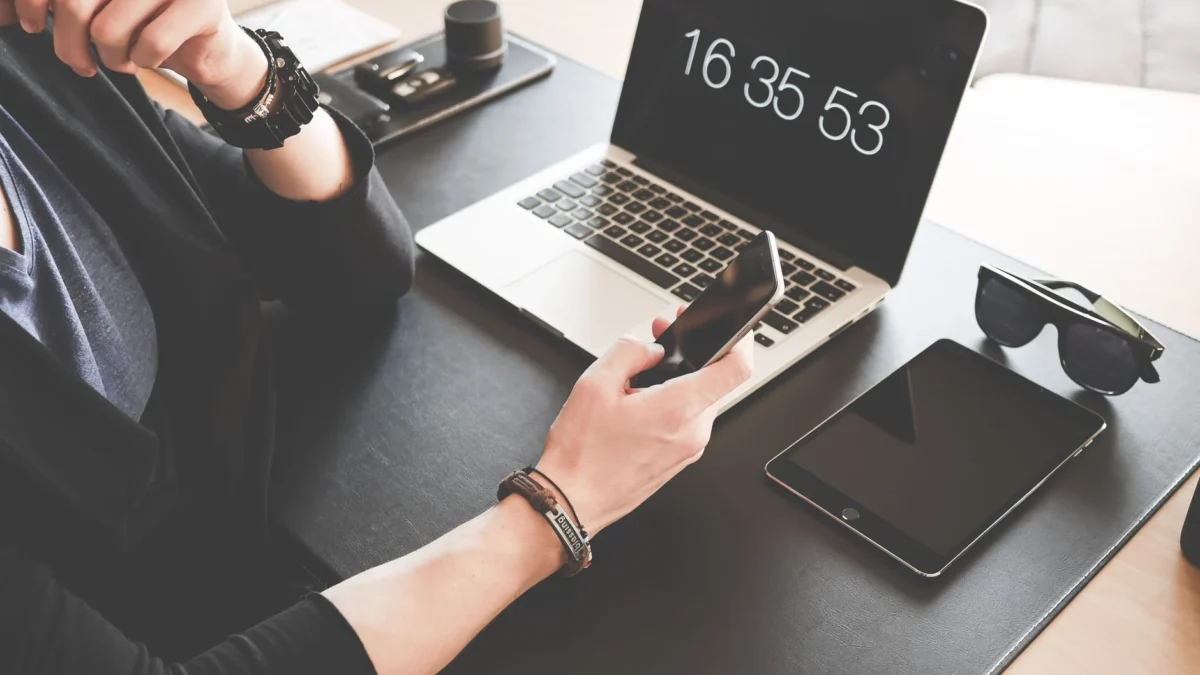 Keunggulan Laptop Layar Sentuh Modern Terbaik untuk Produktivitas