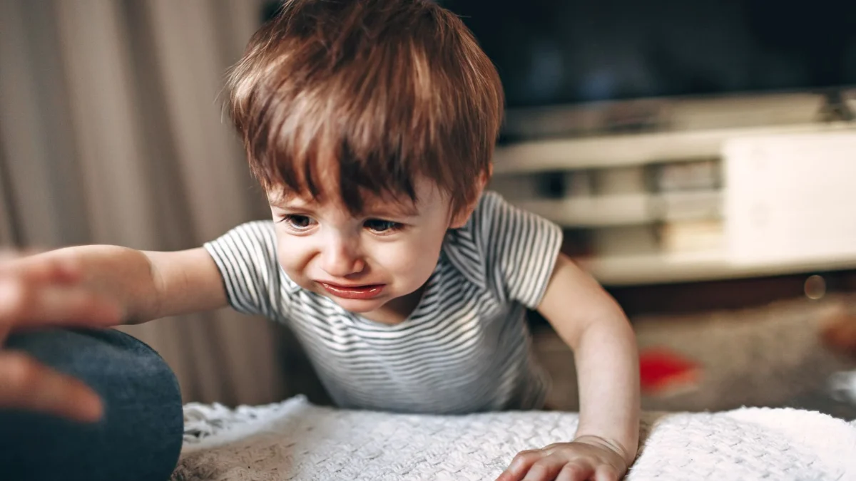 Cara Merespons Anak Menangis Histeris dengan Langkah Tepat dan Sabar